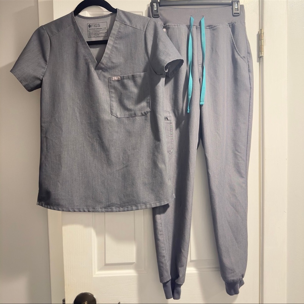 FIGS Technical Collection XS Heather Gray Scrub Set - Top & Joggers